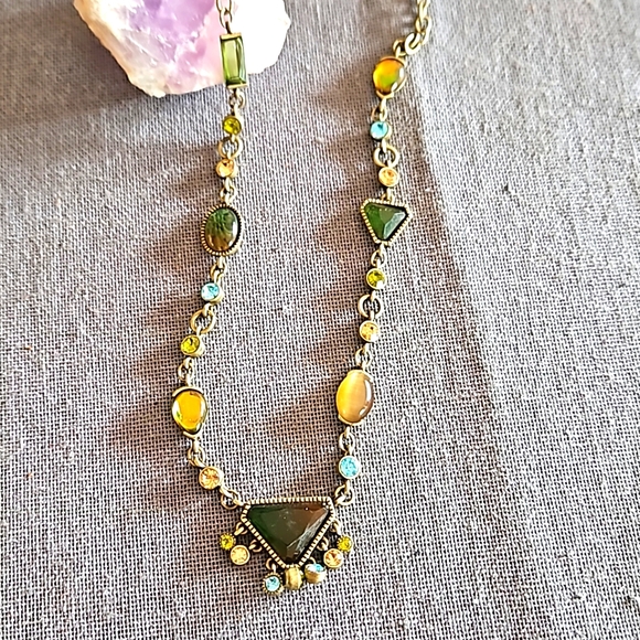 Gorgeous brass, green stones necklace - Picture 2 of 7